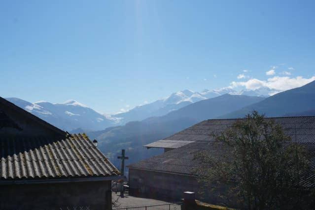 Joli gîte en Ariège avec vue Buzan Esterno foto
